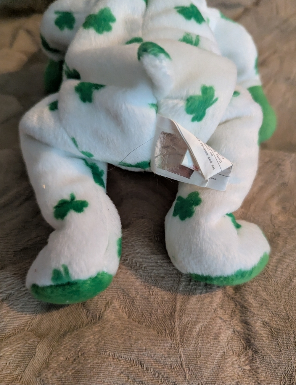 Ty Beanie Baby āCloverā Bear š Retired White Bear w/ Green Clovers Plush - Picture 6 of 9